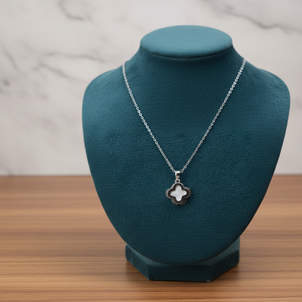 Pure Bloom Clover Pendant