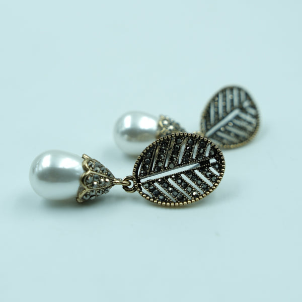 Pearl Leaf Grace Earrings