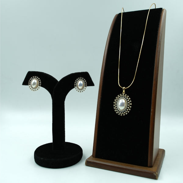 Pearl Radiance Pendant Set