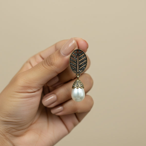 Pearl Leaf Grace Earrings